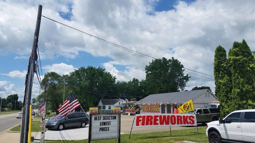 B & D Seasonal Sales and Fireworks | 3841 Doctor M.L.K. Jr Blvd, Anderson, IN 46013, USA | Phone: (765) 686-2701