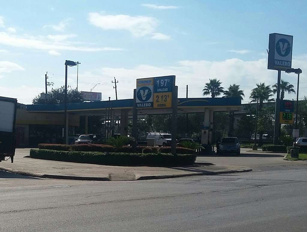 Corner Store | 4707 Gulf Fwy, Houston, TX 77023, USA | Phone: (713) 923-2259