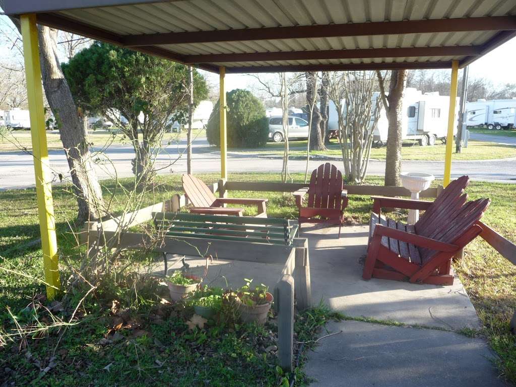 Houston Central RV Park | 1620 Peach Leaf St, Houston, TX 77039 | Phone: (281) 442-3700