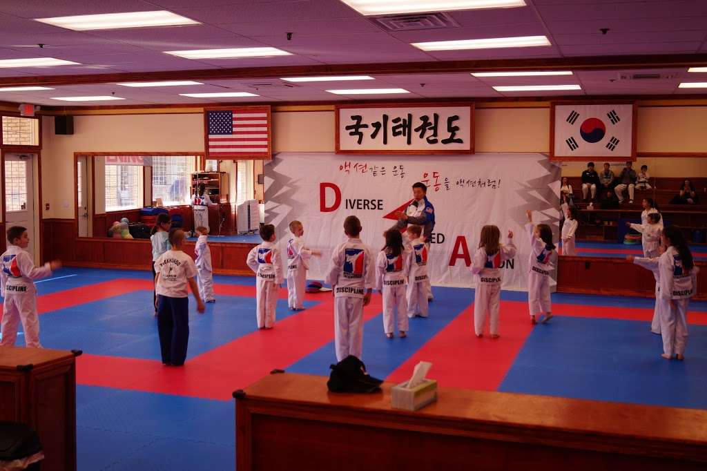 World Champion Taekwondo | 28 CT-39, New Fairfield, CT 06812, USA | Phone: (203) 746-5422