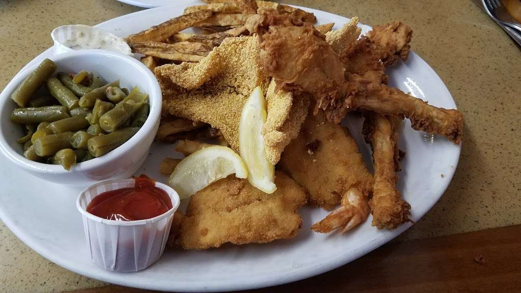 Vernons Kuntry Katfish | 5901 W Davis St, Conroe, TX 77304, USA | Phone: (936) 760-3386