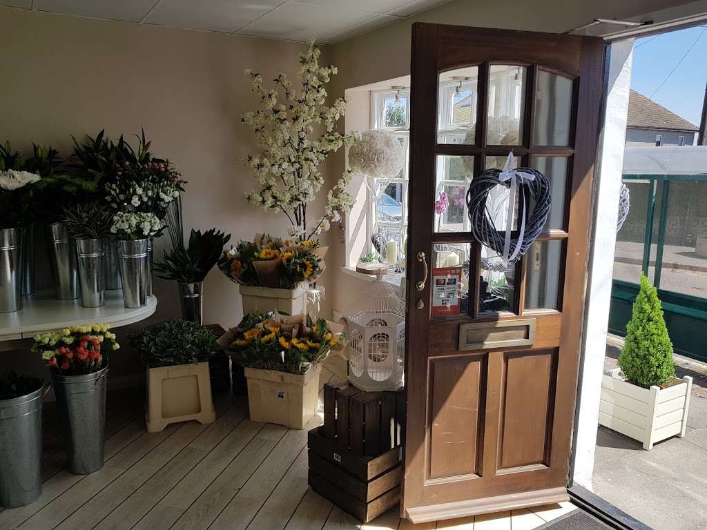 Regency Flowers of Sutton at Hone | 210A Main Rd, Sutton at Hone, Dartford DA4 9HP, UK | Phone: 01322 866328