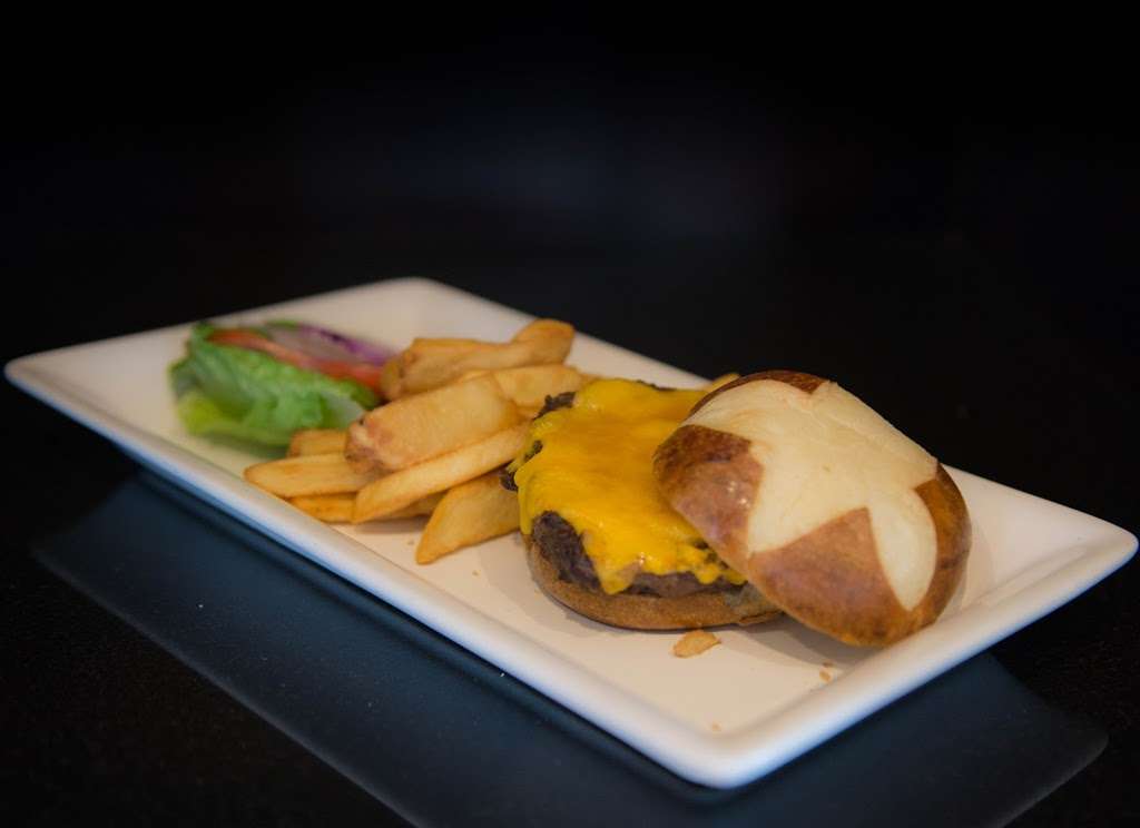 BRYANT PARK LOUNGE | 1033 6th Ave 3rd Floor, New York, NY 10018, USA | Phone: (212) 380-5000