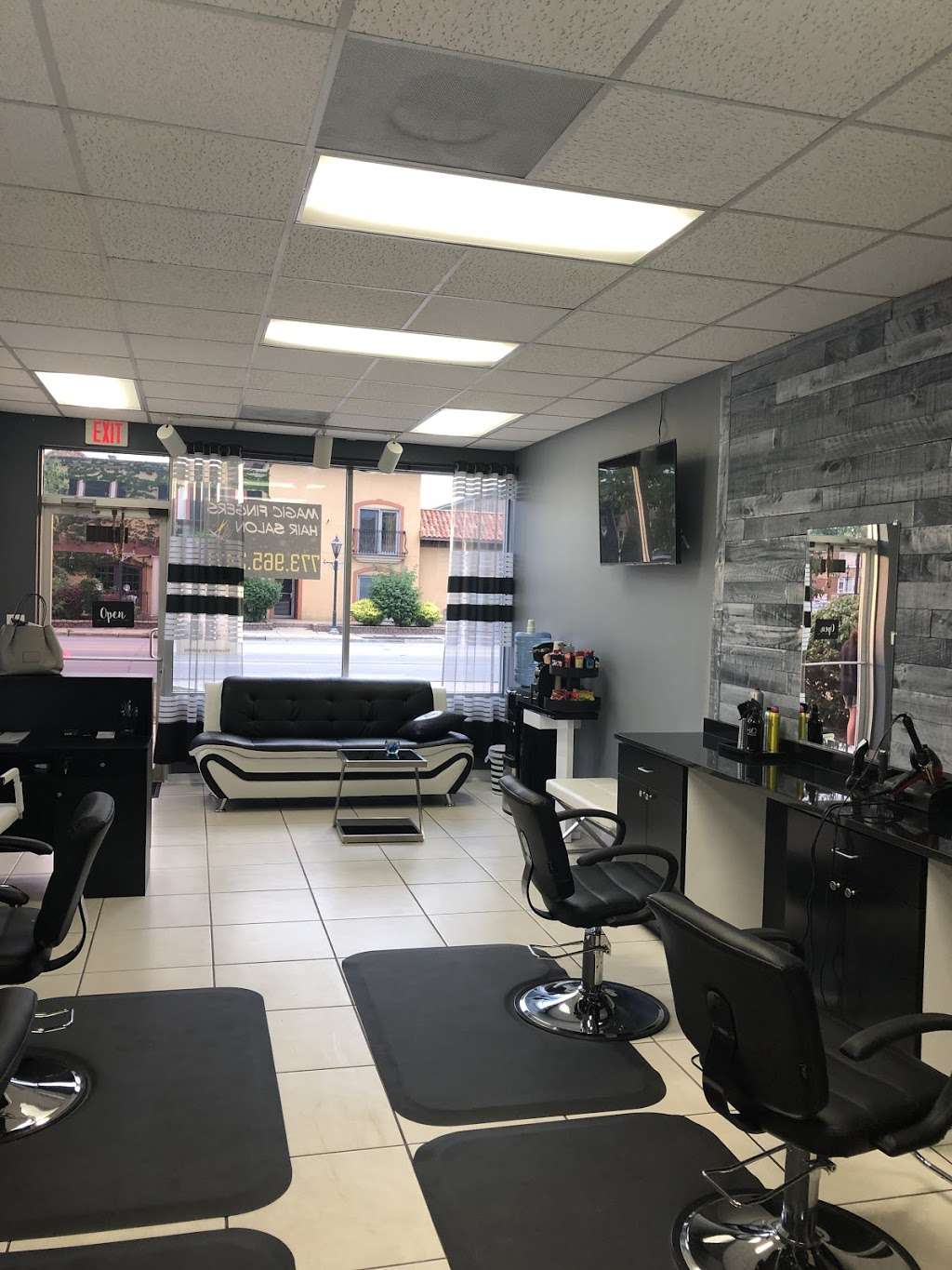 Magic Fingers Hair Salon | 7625 N Milwaukee Ave, Niles, IL 60714, USA | Phone: (773) 965-2471