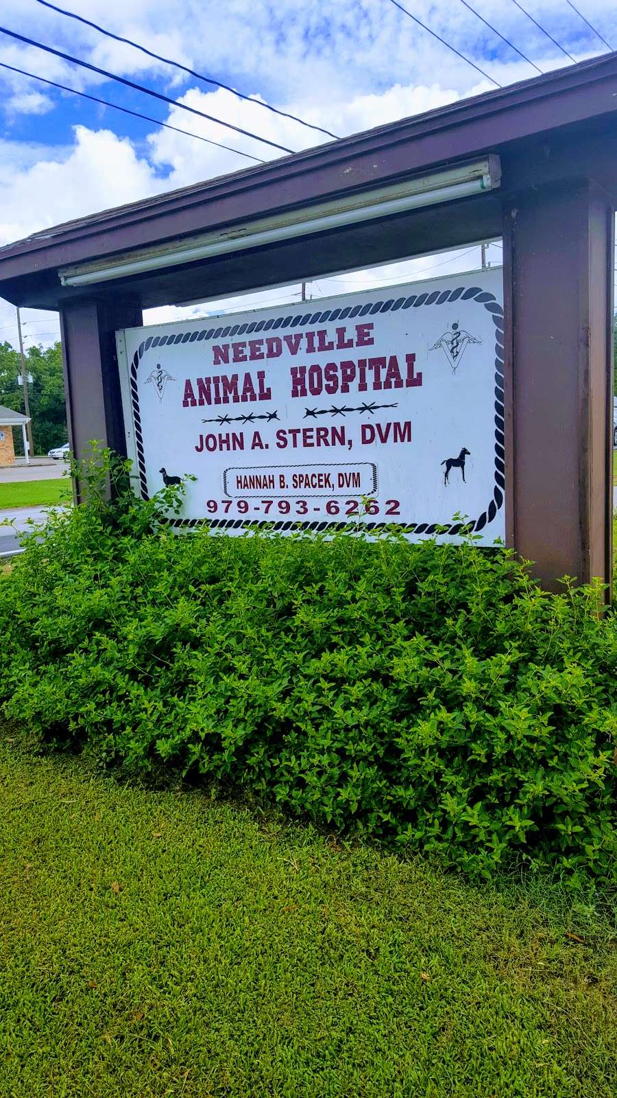 Needville Animal Hospital | 3001 School St, Needville, TX 77461, USA | Phone: (979) 793-6262