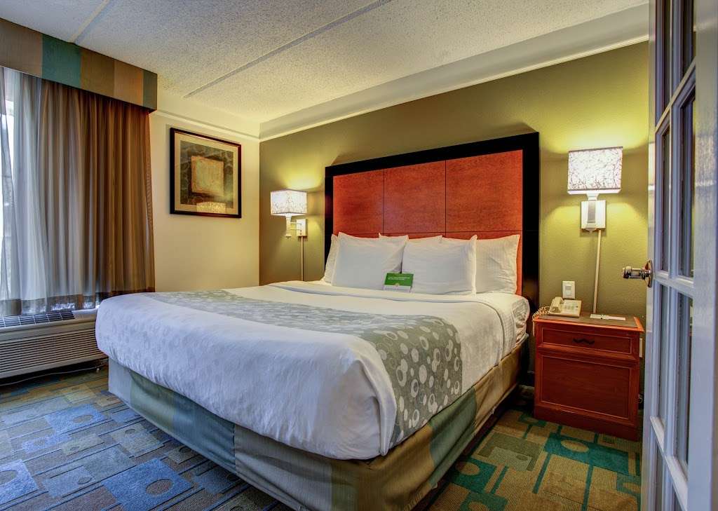 La Quinta Inn & Suites Orlando I Drive-Conv Center | 8504 Universal Blvd, Orlando, FL 32819, USA | Phone: (407) 345-1365