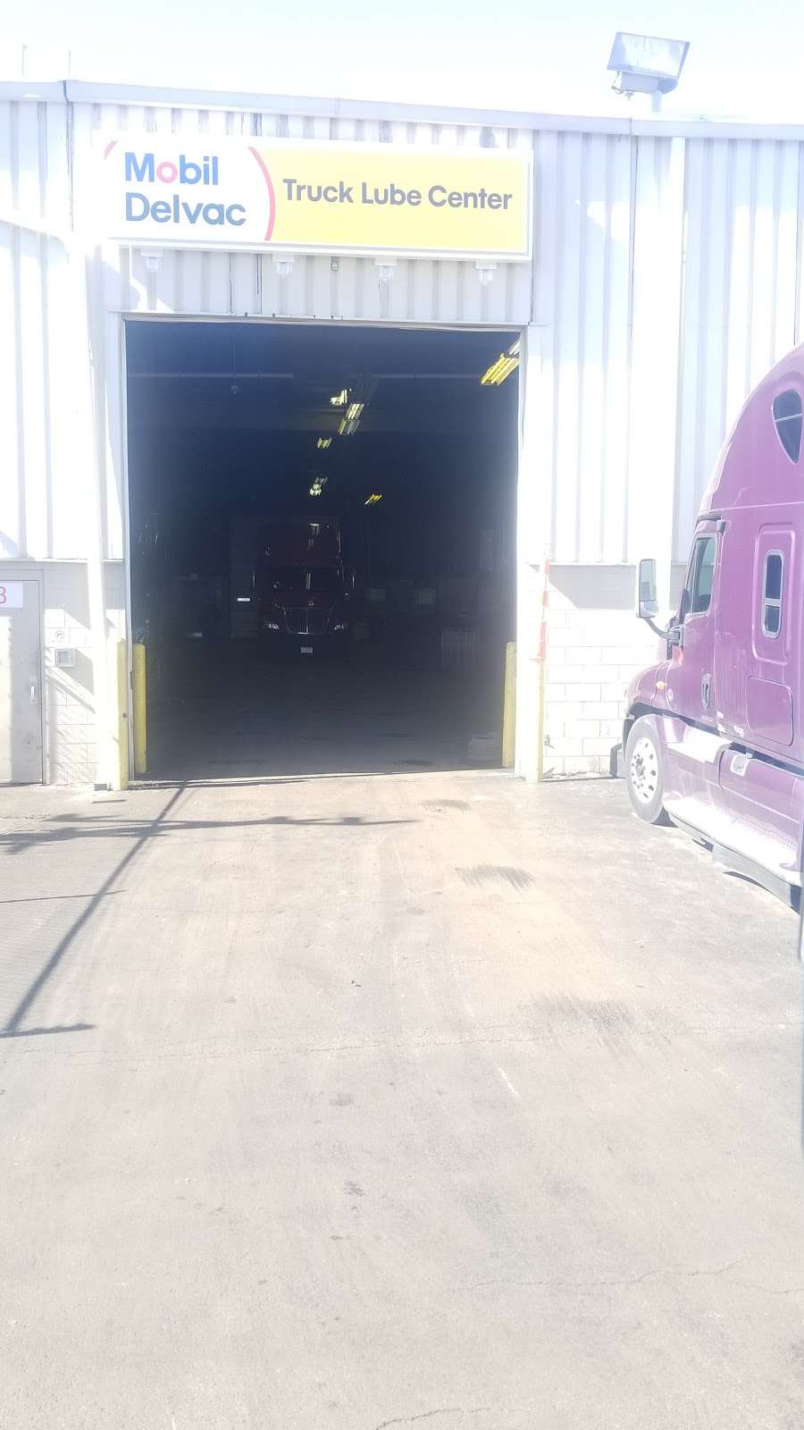 Hodgkins Truck Center | 6800 Santa Fe Dr, Hodgkins, IL 60525, USA | Phone: (708) 617-9274