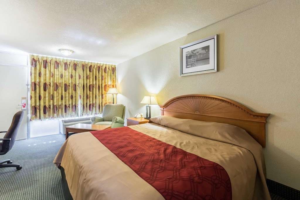 Econo Lodge | 300 TX-146BUS, Baytown, TX 77520, USA | Phone: (281) 427-7481