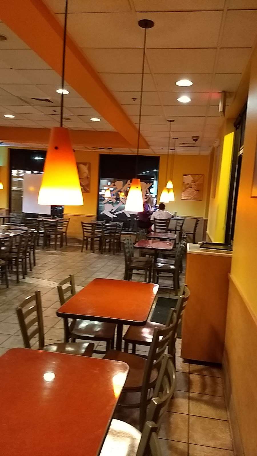 Taco Bell | 15140 Summit Ave, Fontana, CA 92336, USA | Phone: (909) 899-6440