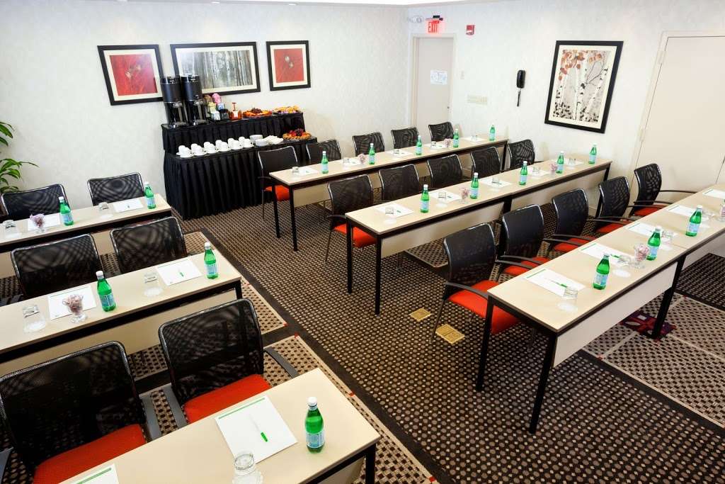 Holiday Inn Newark Airport | 450 US, Rte 1 and 9 S, Newark, NJ 07114, USA | Phone: (973) 242-0900