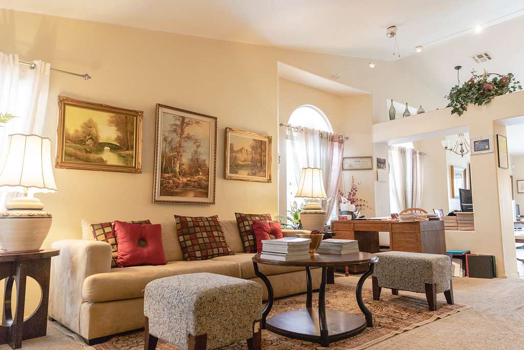 White Roses Assisted Living | 951 W Saragosa St, Chandler, AZ 85225, USA | Phone: (480) 699-4042