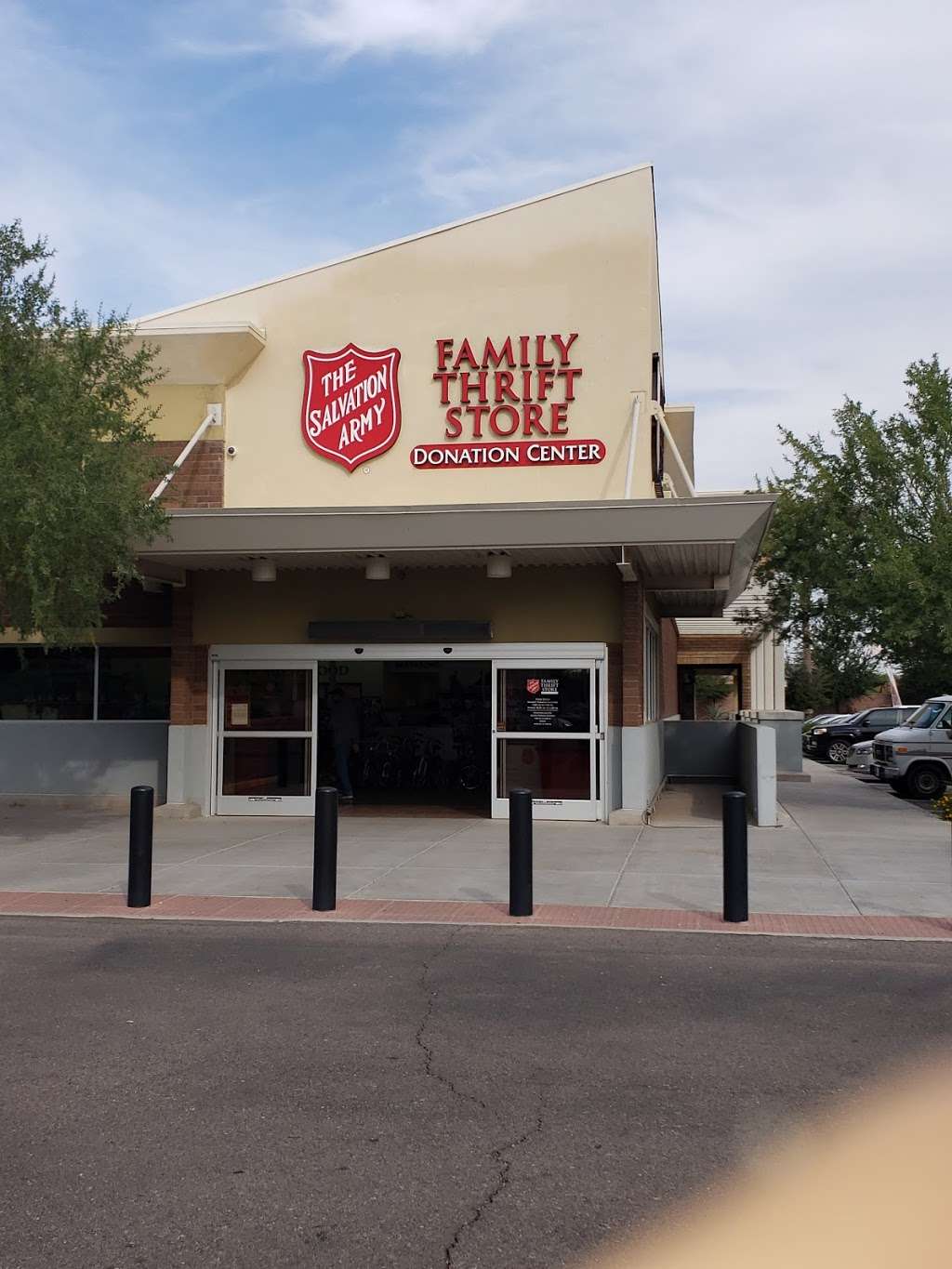 The Salvation Army Family Thrift Store and Donation Center | 4920 S Arizona Ave, Chandler, AZ 85248, USA | Phone: (602) 560-0021