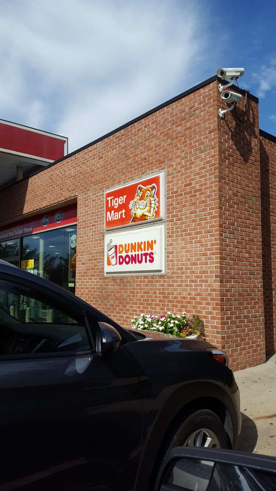 Dunkin Donuts | 68 Route 173 Exxon Station, Hampton, NJ 08827 | Phone: (908) 735-0220