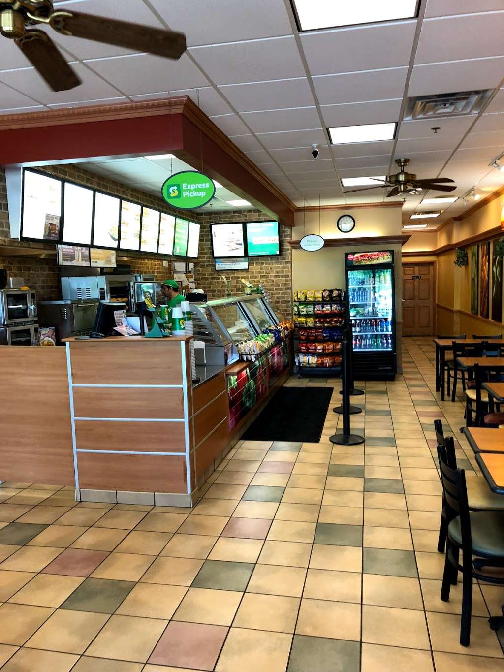 Subway Restaurants | 1588 Algonquin Rd, Hoffman Estates, IL 60192, USA | Phone: (847) 934-9989