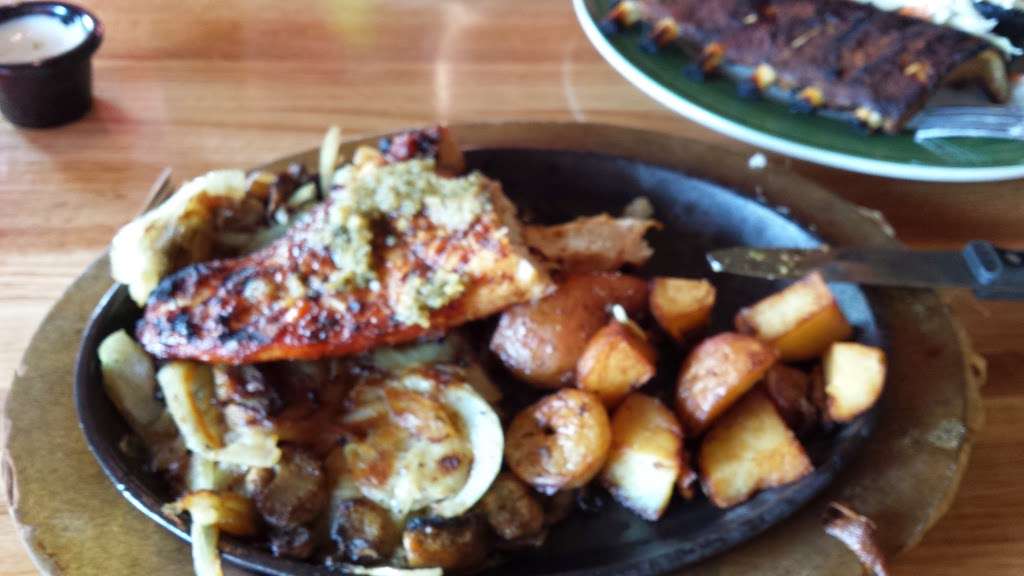 Applebees Grill + Bar | 57 Federal Rd, Danbury, CT 06810, USA | Phone: (203) 790-7090