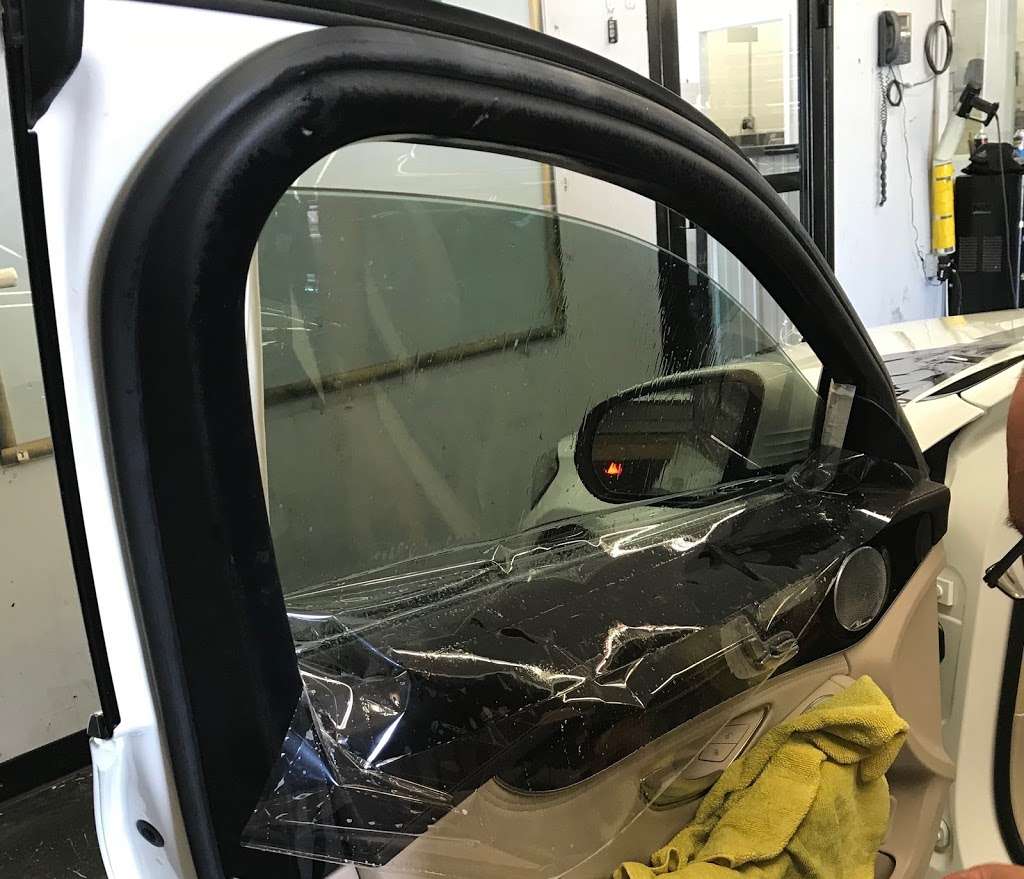 AGD Auto Glass & Tint Co. | 9113 N 91st Ave, Peoria, AZ 85345, USA | Phone: (623) 432-8855