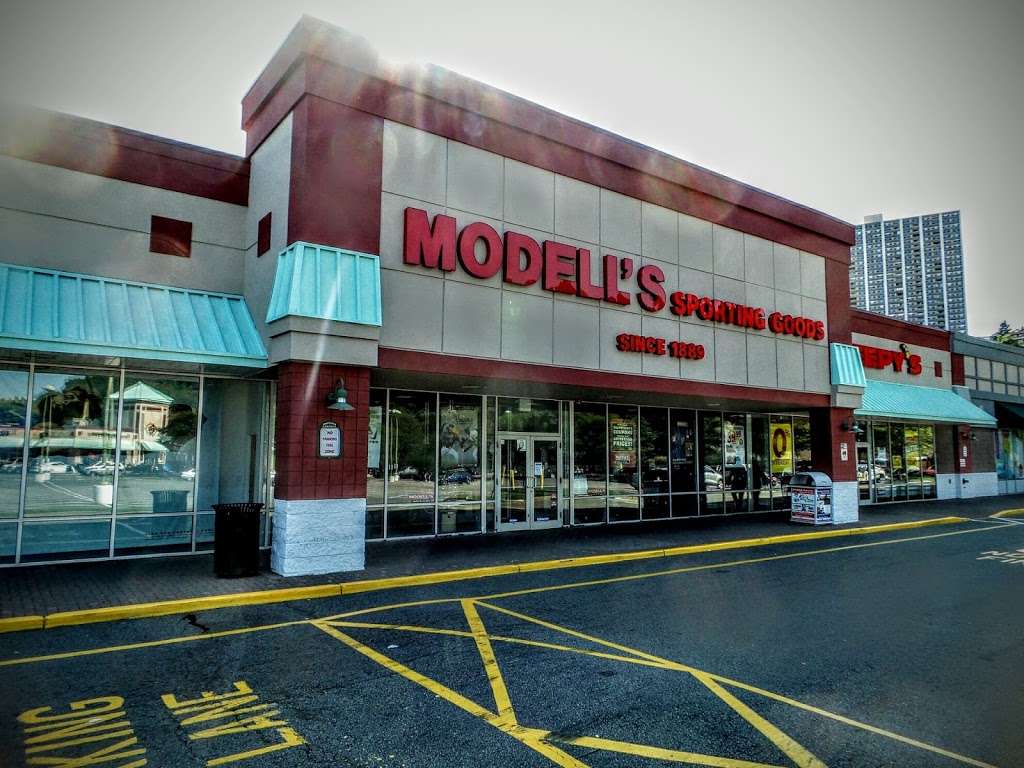 Modells Sporting Goods - store  | Photo 1 of 5 | Address: 473 River Rd, Edgewater, NJ 07020, USA | Phone: (201) 840-0033