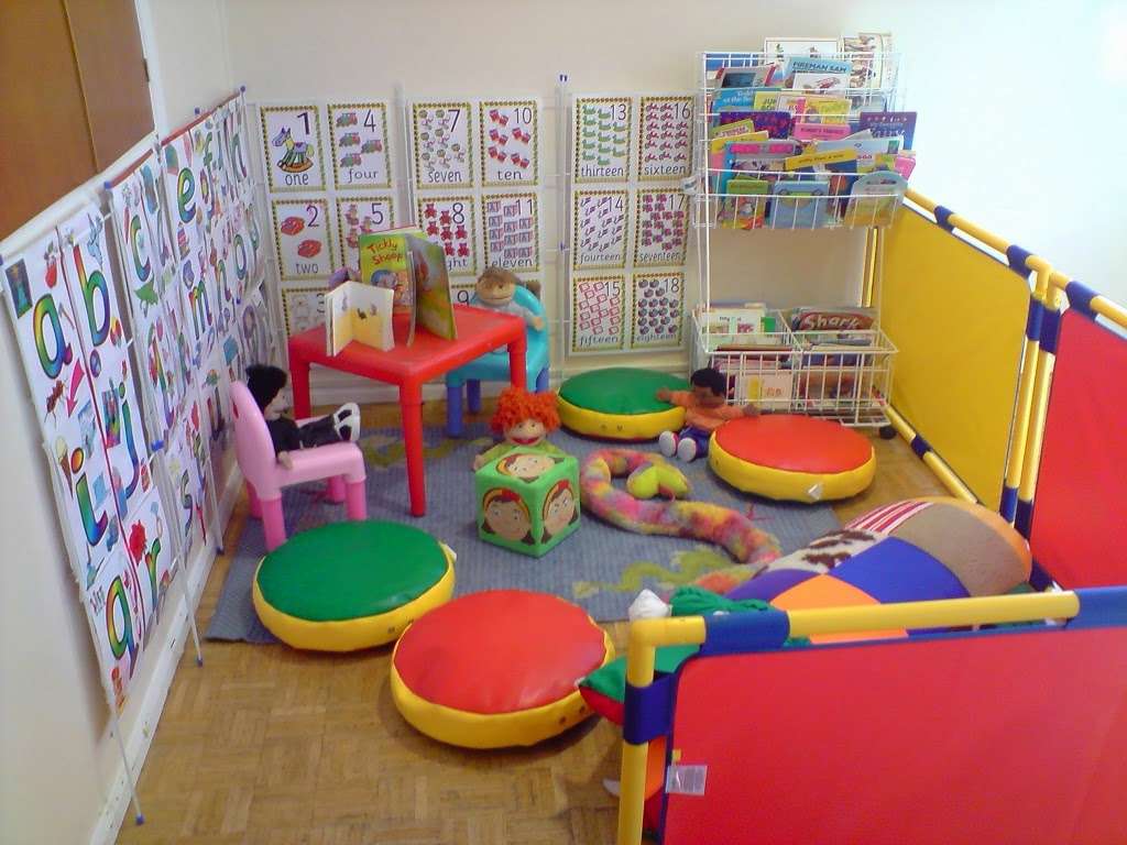 Sticky Fingers Nursery School | Whitebushes Village Hall, Masons Bridge Road, Redhill RH1 5LE, UK | Phone: 07905 429523