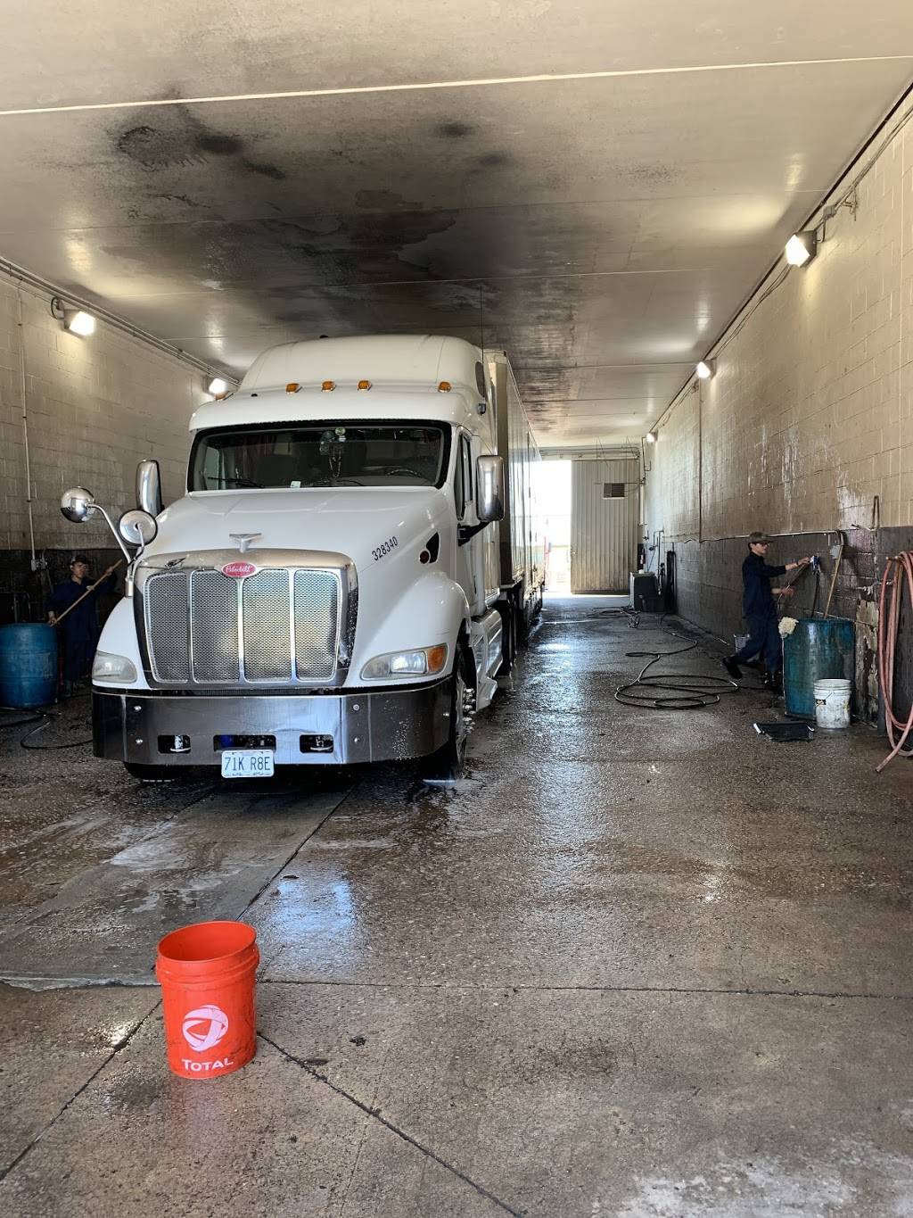 Gill Express Truck Repair & Wash | 12200 Holland St, Oklahoma City, OK 73131, USA | Phone: (405) 819-9550