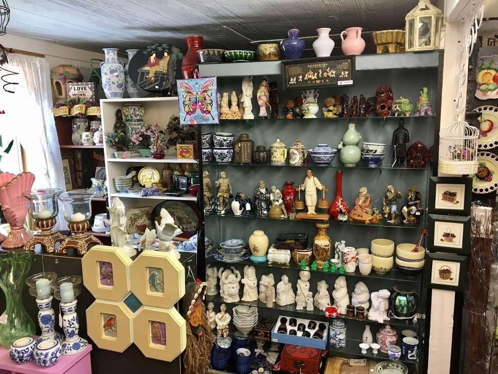 Sherrys Little Shop | 5015 St Leonard Rd, Behind Chesapeake Market Place in The Cottage, St Leonard, MD 20685, USA | Phone: (410) 231-2649