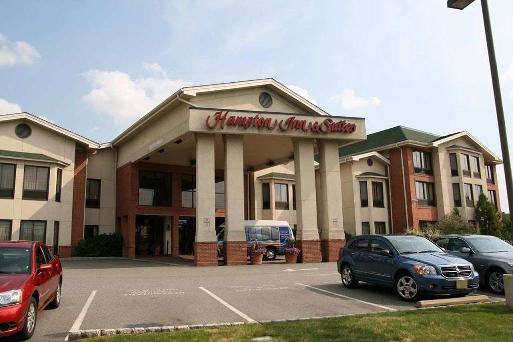 Hampton Inn & Suites Fairfield | 118-124 Route 46 East, Fairfield, NJ 07004 | Phone: (973) 575-5777