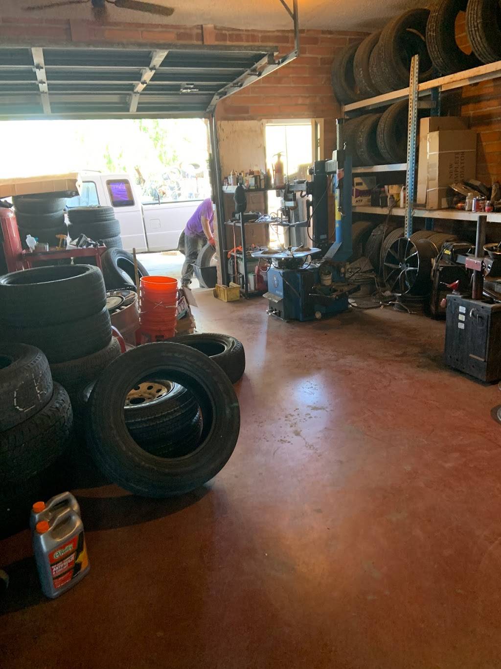 Nuevo Amanecer Tireshop | 337 E Fort Lowell Rd, Tucson, AZ 85705, USA | Phone: (520) 272-3746