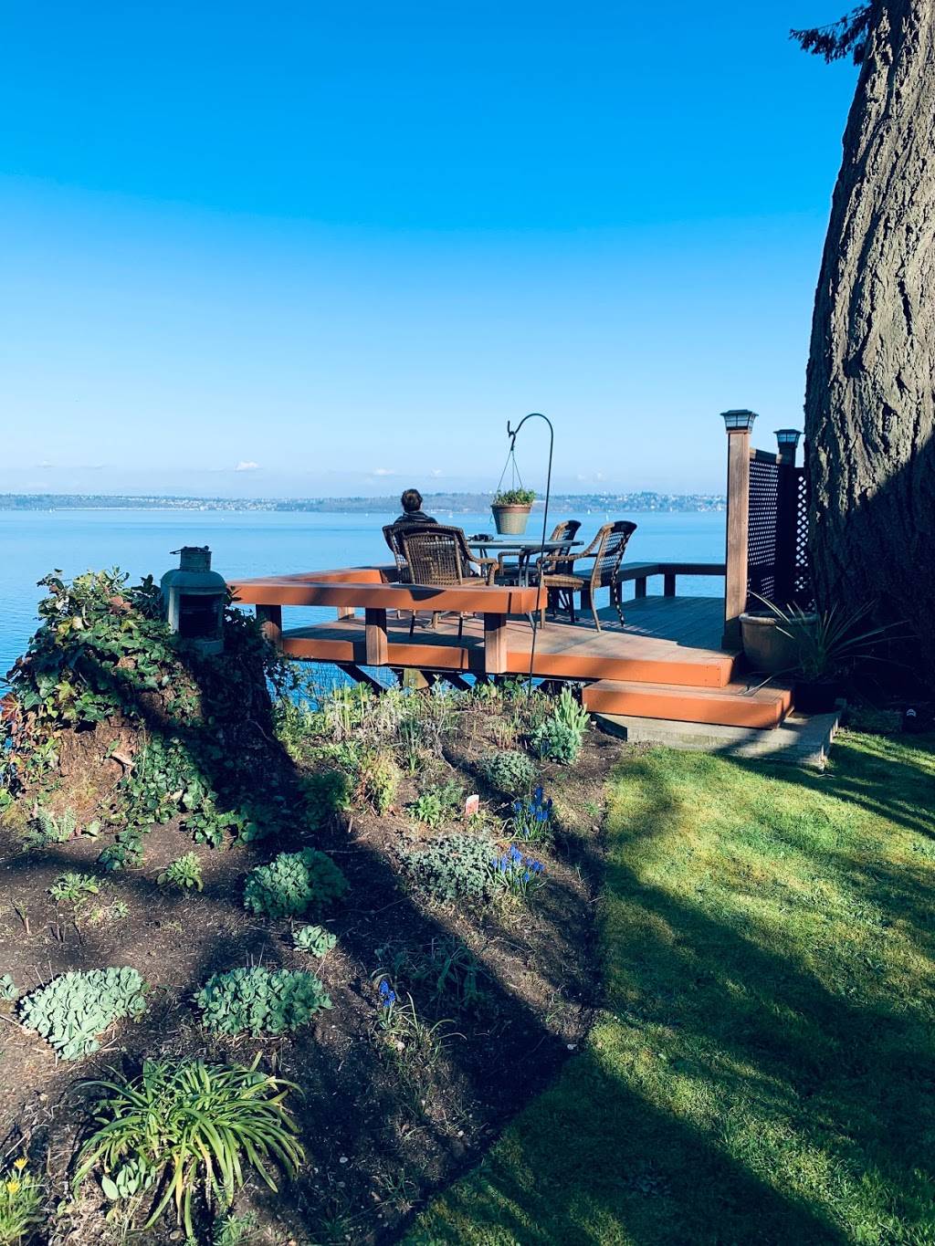 Skiff Point Guest House & Retreat | 11040 NE Mountain View Rd, Bainbridge Island, WA 98110, USA | Phone: (206) 451-4233