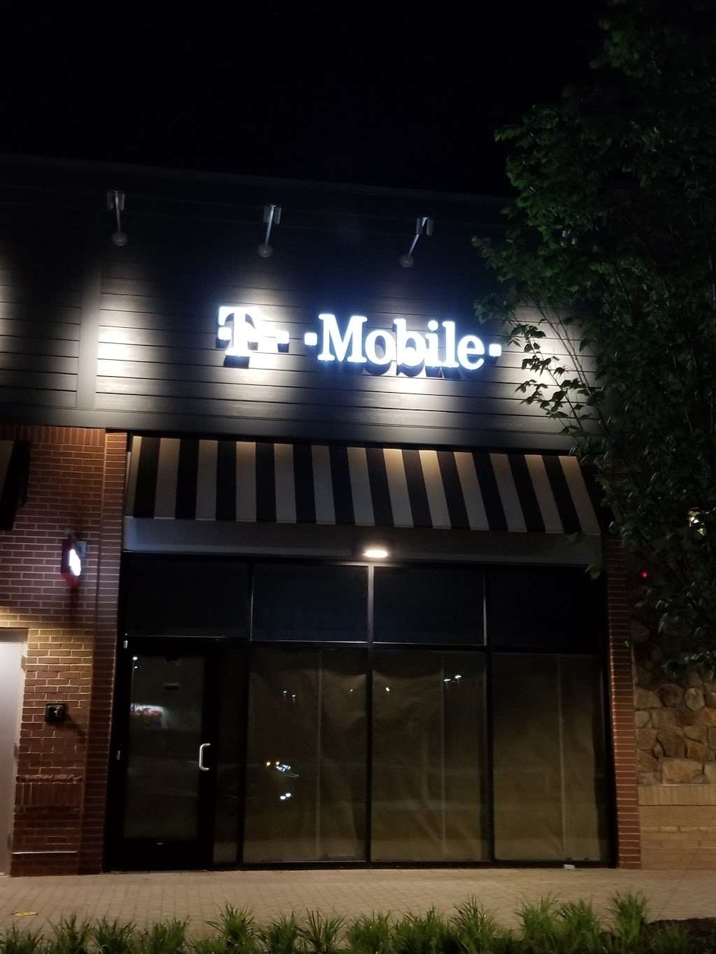 T-Mobile | 2460 Market St NE, Washington, DC 20018 | Phone: (202) 470-3699