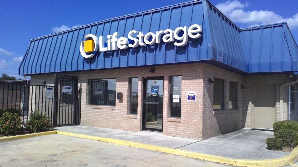 Life Storage | 9665 Marbach Rd, San Antonio, TX 78245, USA | Phone: (210) 675-2751