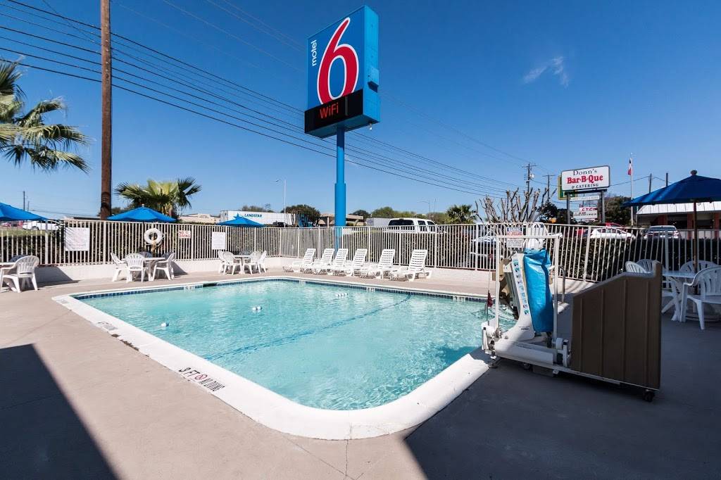 Motel 6 Austin, TX - Airport | 2707 Interregional Hwy S, Austin, TX 78741, USA | Phone: (512) 444-5882