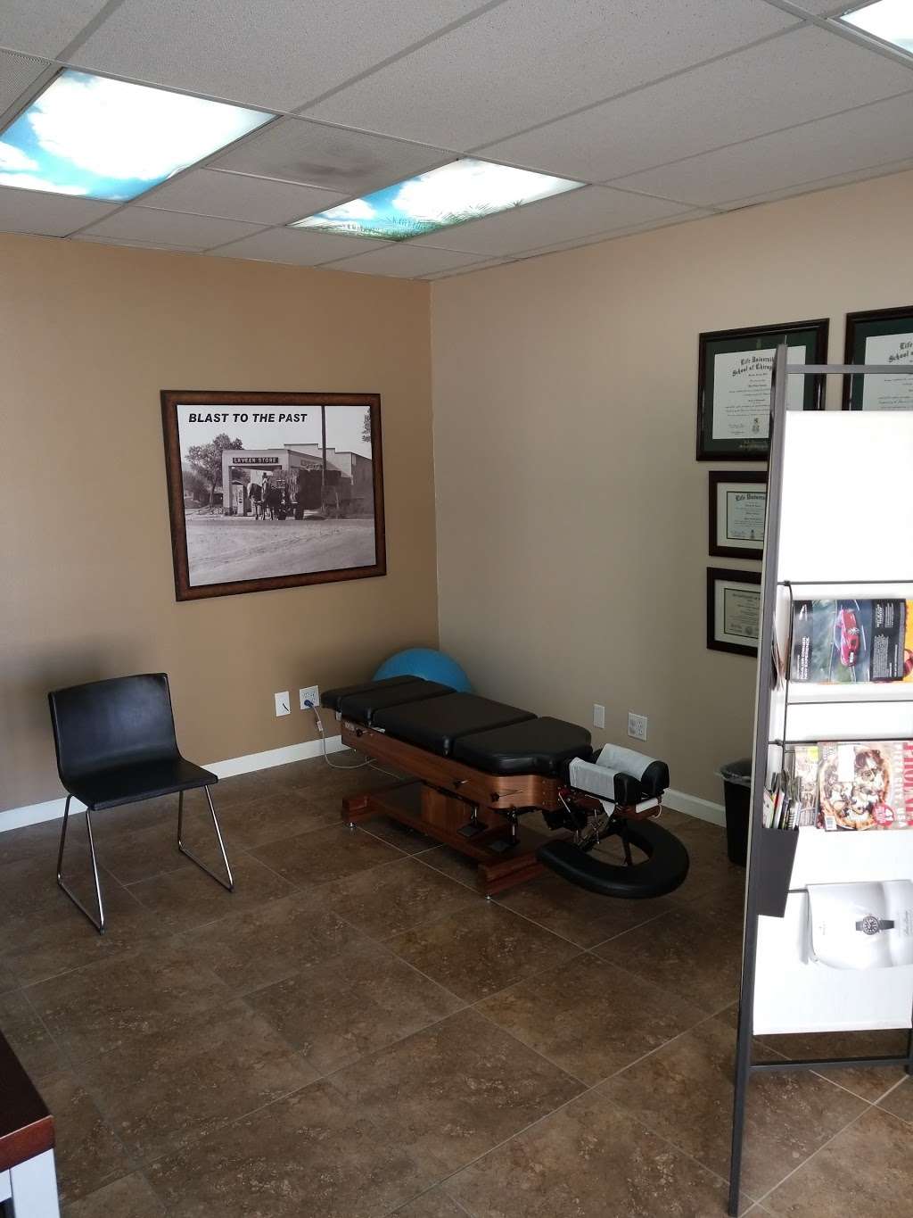 In & Out Chiropractic | 5099 W Dobbins Rd, Laveen Village, AZ 85339, USA | Phone: (602) 237-2555