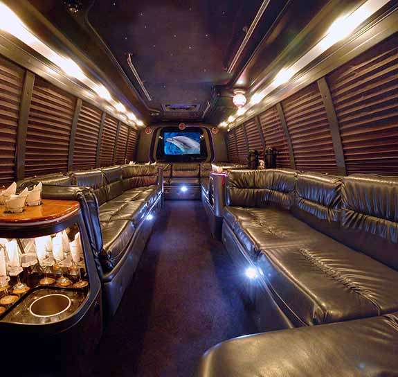 Limo Bus Long Island | 31 W 3rd St, Freeport, NY 11520, USA | Phone: (516) 546-6287