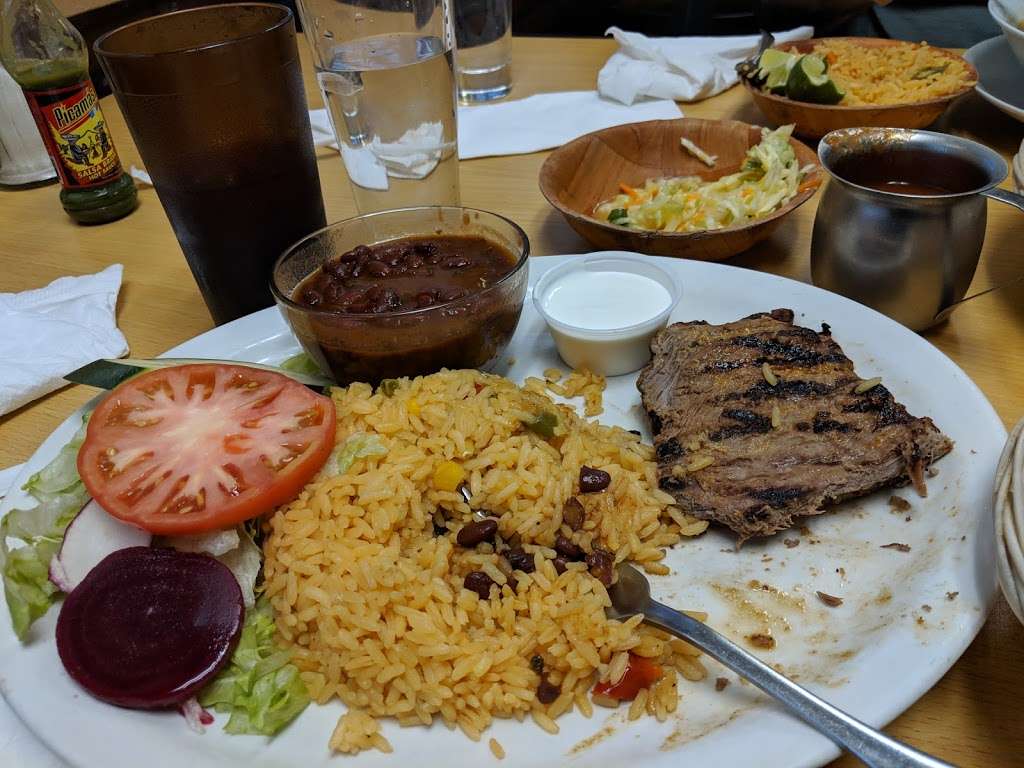 El Salvadoreño Restaurant | 791 Lonsdale Ave, Central Falls, RI 02863, USA | Phone: (401) 725-2226