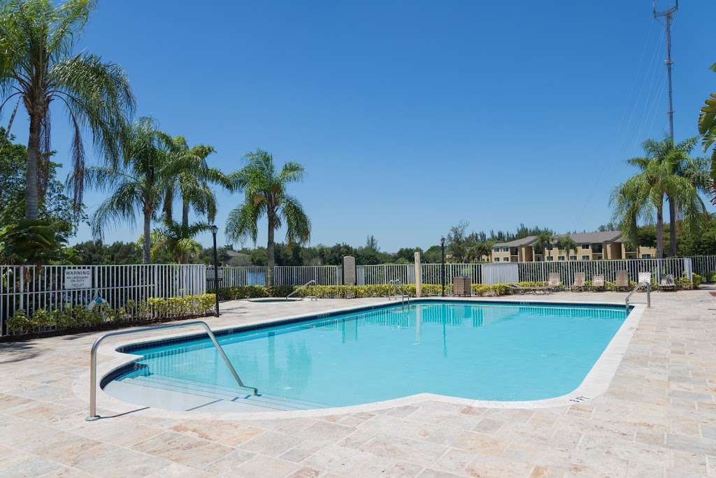 Walden Pond Villas Apartments in Miami, FL | 20880 NW 7th Ave, Miami, FL 33169, USA | Phone: (305) 653-4057