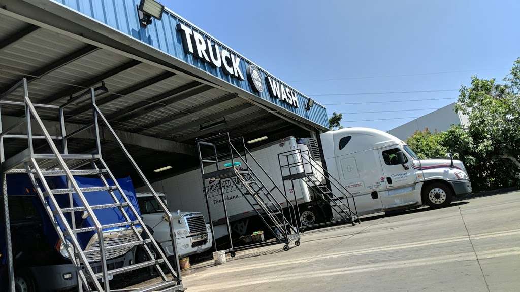 Truck Tub | 10855 San Sevaine Way, Mira Loma, CA 91752, USA | Phone: (951) 681-3666