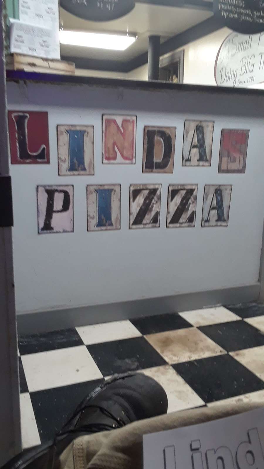 Lindas Pizza | 2004 E Washington St, Joliet, IL 60433 | Phone: (815) 726-1744