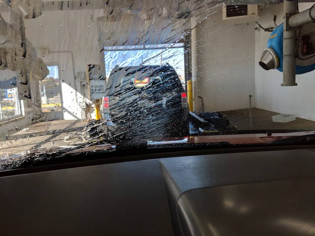 Mister Car Wash | 2260 Miller Park Way, Milwaukee, WI 53215, USA | Phone: (414) 383-2484