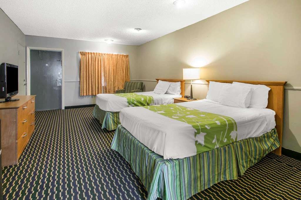 Rodeway Inn & Suites | 1911 Cypress Gardens Blvd, Winter Haven, FL 33884 | Phone: (863) 324-5994