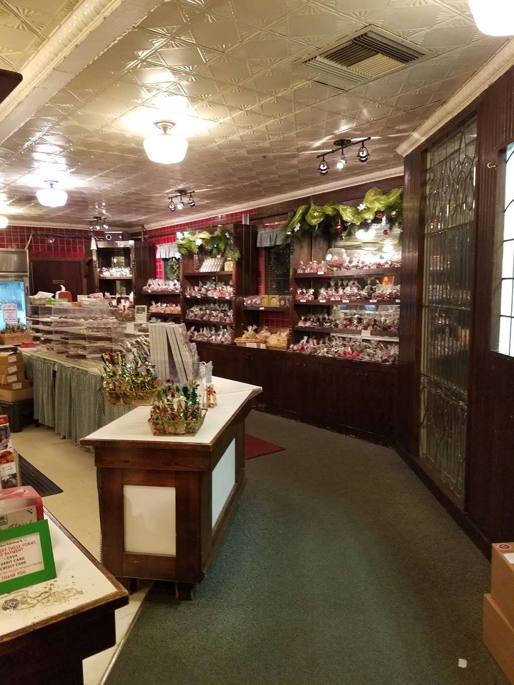Long Grove Confectionery Co | 114 Old McHenry Rd, Long Grove, IL 60047, USA | Phone: (847) 634-0080