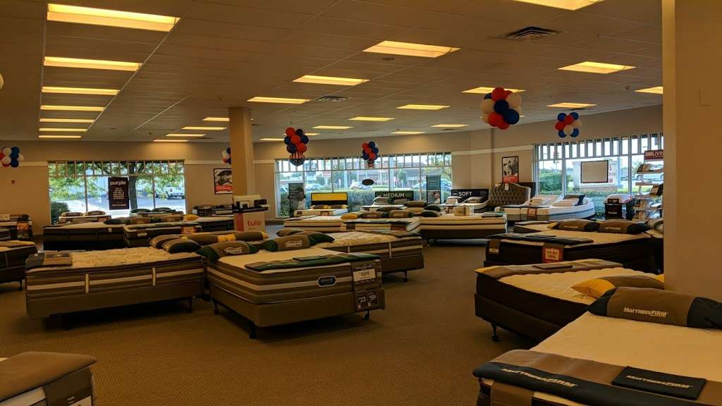 Mattress Firm Clearance | 4801 Northwest Hwy, Crystal Lake, IL 60014, USA | Phone: (815) 459-1290