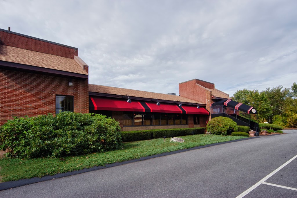 The Chateau Restaurant Stoughton | 1165 Park St, Stoughton, MA 02072, USA | Phone: (781) 341-2503