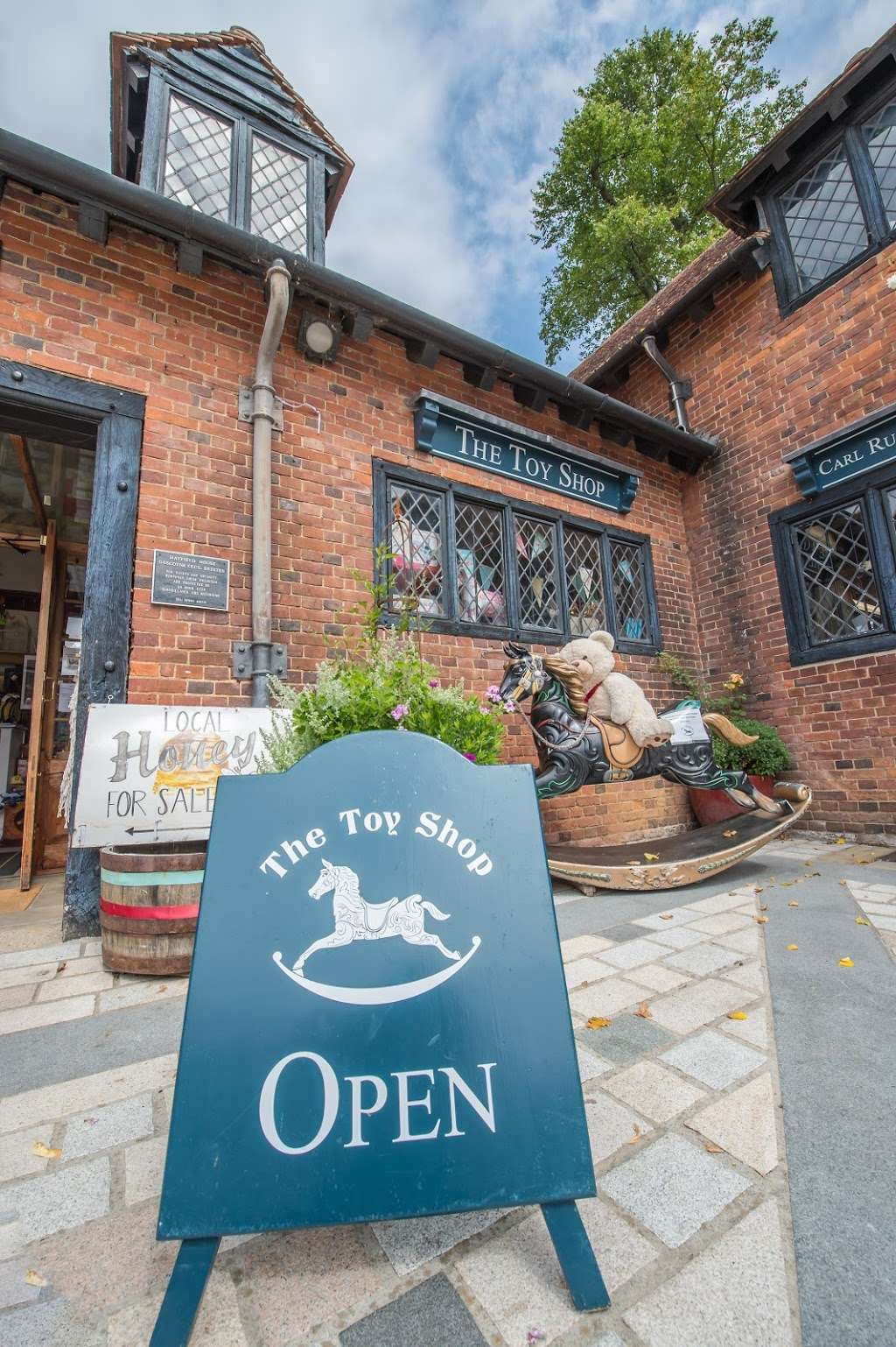 The Toy Shop At Hatfield House Stable Yard Park Hatfield Al9 5nq Uk