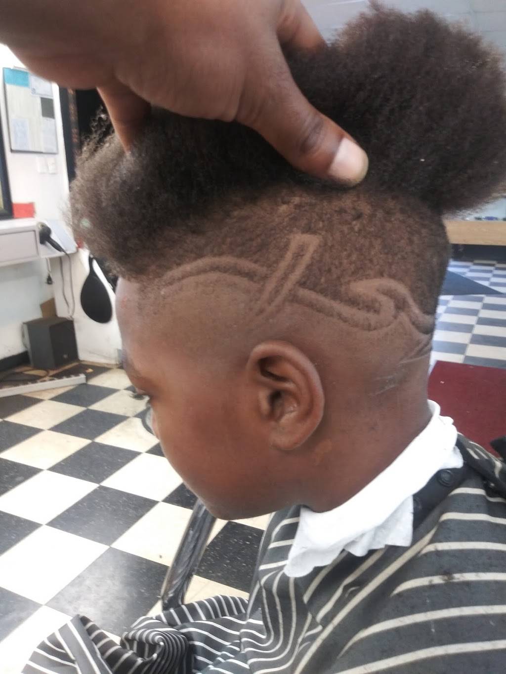 Line Ups Barber Salon! | 3162 E 93rd St, Cleveland, OH 44104, USA | Phone: (216) 278-3465