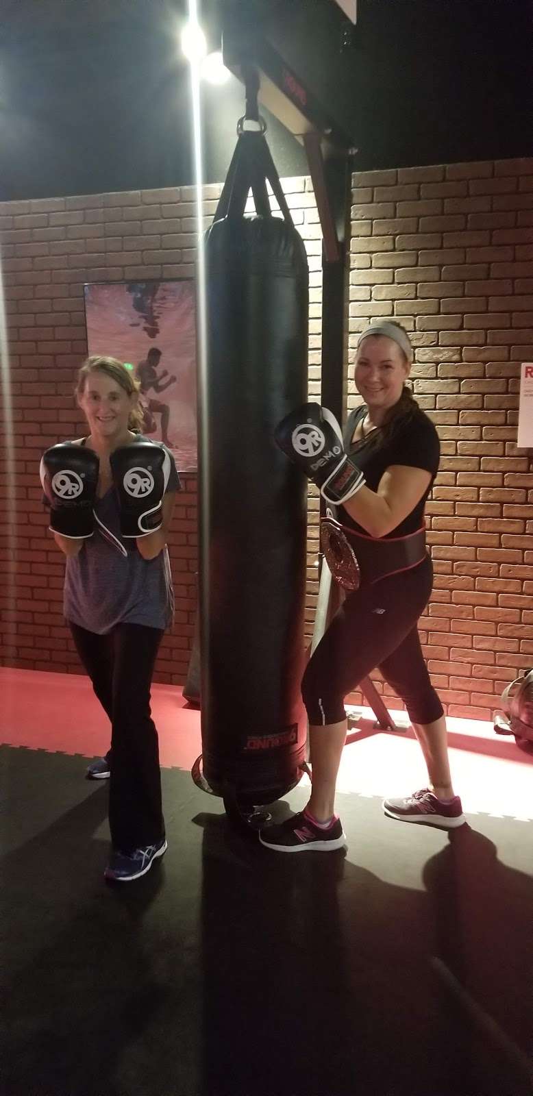 9Round Burlington- 30 Min total body kickboxing | 157 Bedford St, Burlington, MA 01803, USA | Phone: (781) 270-5050