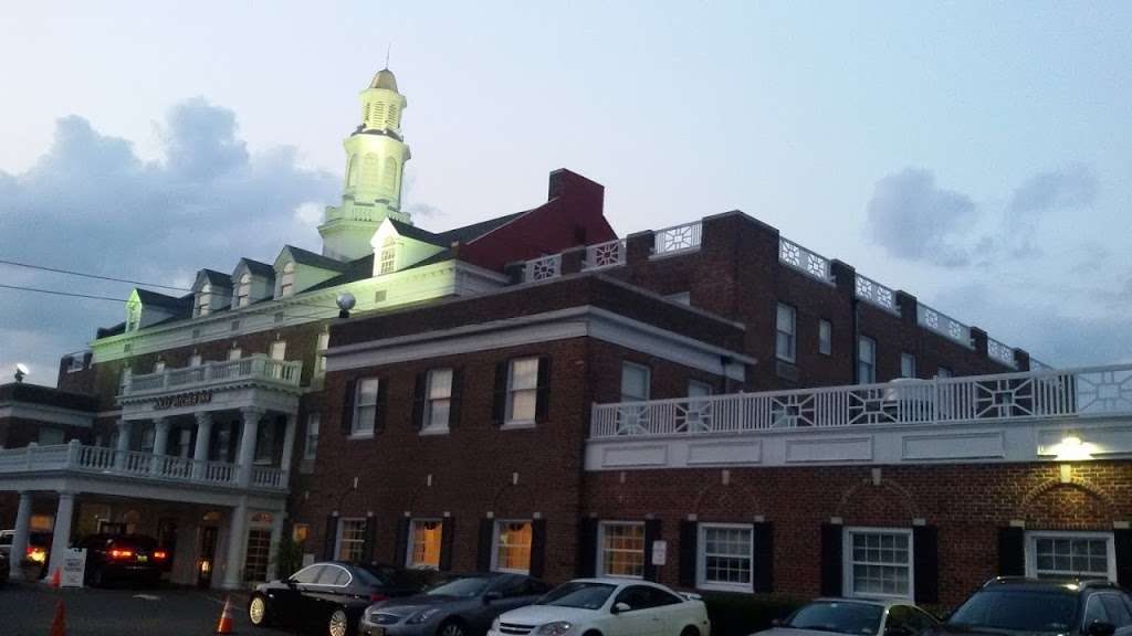 The Molly Pitcher Inn | 88 Riverside Ave, Red Bank, NJ 07701, USA | Phone: (732) 747-2500