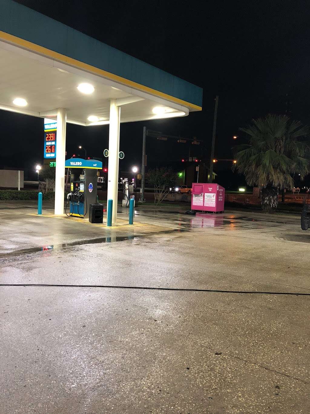 Valero Gas Station | Gulf Bank Rd, Houston, TX 77088, USA