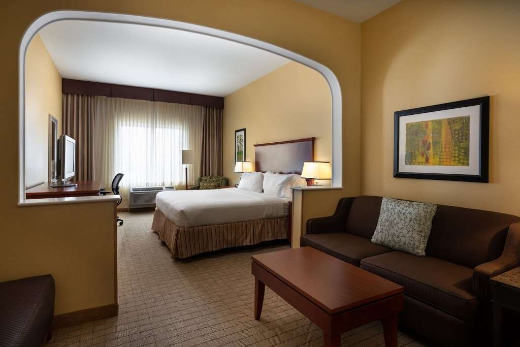 Holiday Inn Express & Suites Denver Airport | 6910 Tower Rd, Denver, CO 80249 | Phone: (303) 373-4100