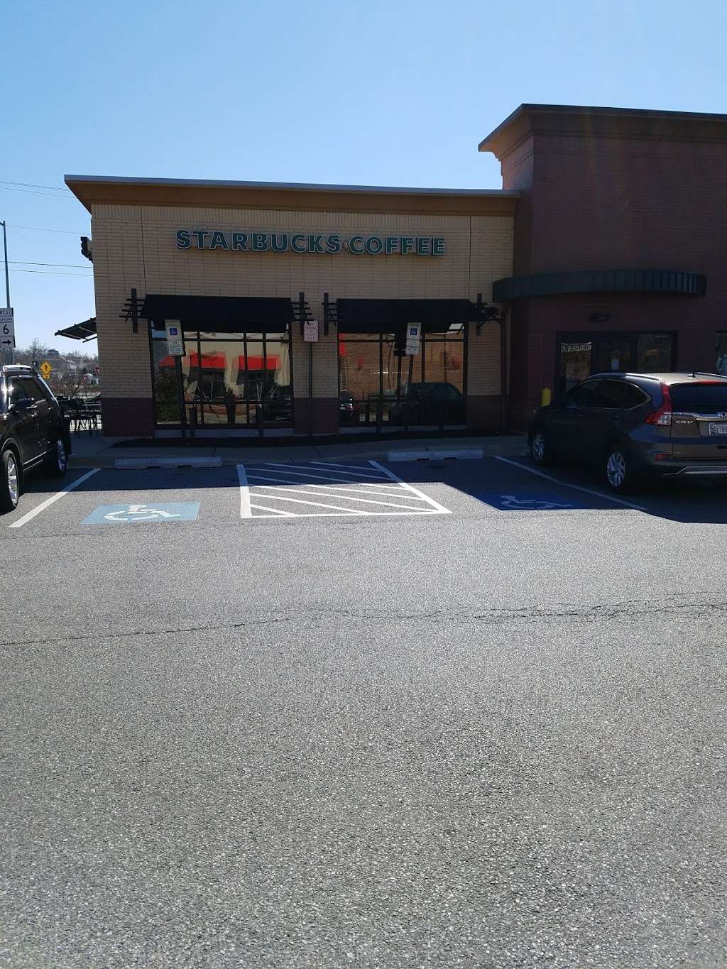 Starbucks | 6615 Crain Hwy, La Plata, MD 20646, USA | Phone: (301) 392-1875