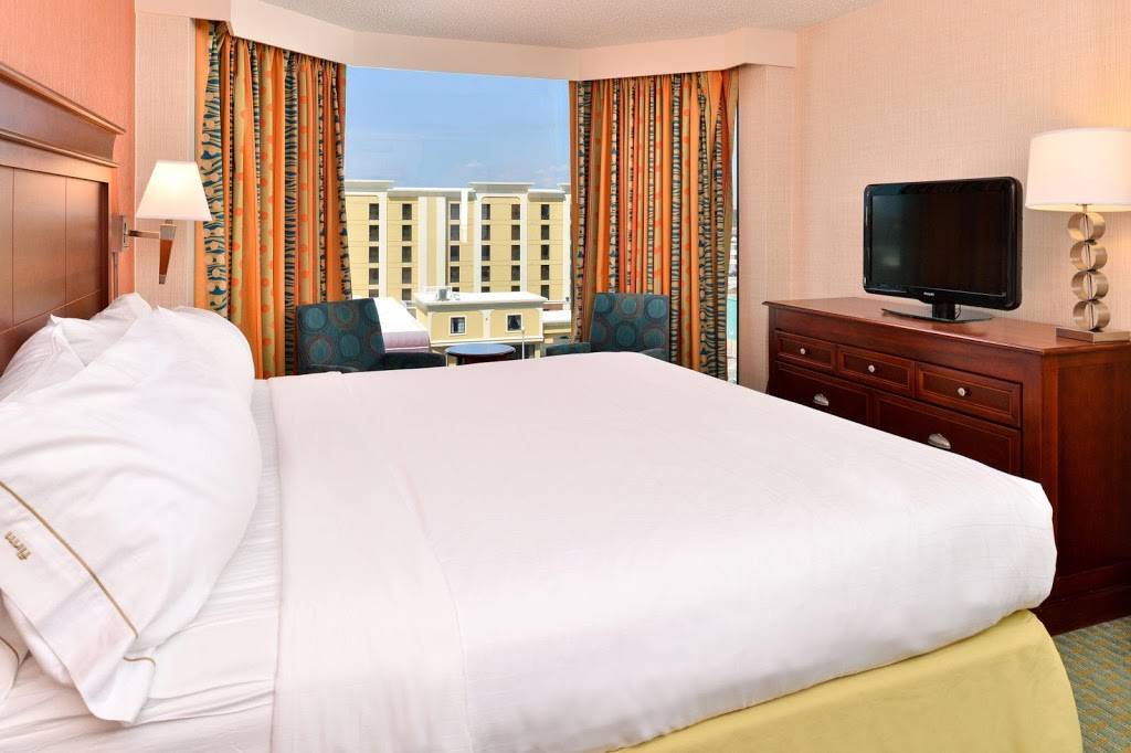 Holiday Inn Express & Suites VA Beach Oceanfront | 2607 Atlantic Ave, Virginia Beach, VA 23451, USA | Phone: (757) 491-6900