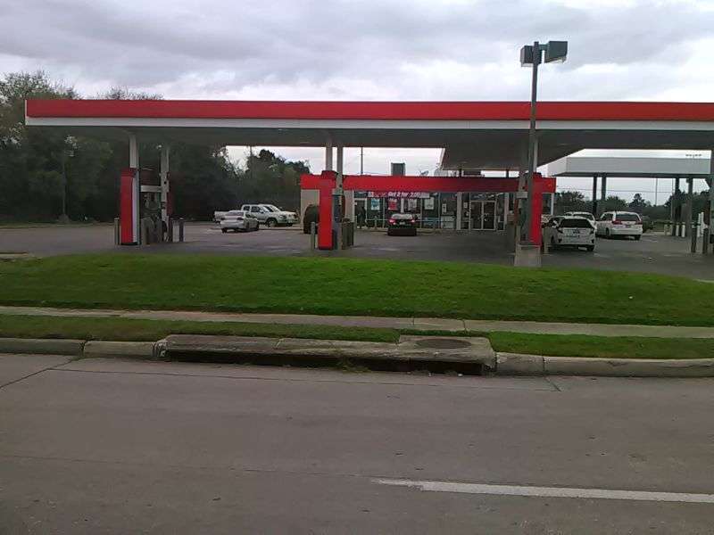 Exxon | 2665 Reed Rd, Houston, TX 77051, USA | Phone: (713) 734-4931